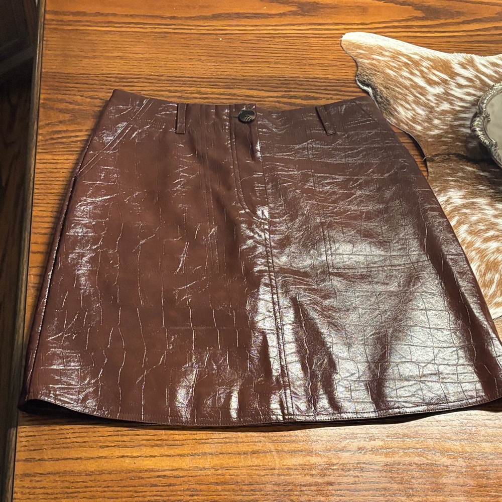 Bagatelle Collection Brown Leather Skirt Alligator Embossed Size 8 NWT